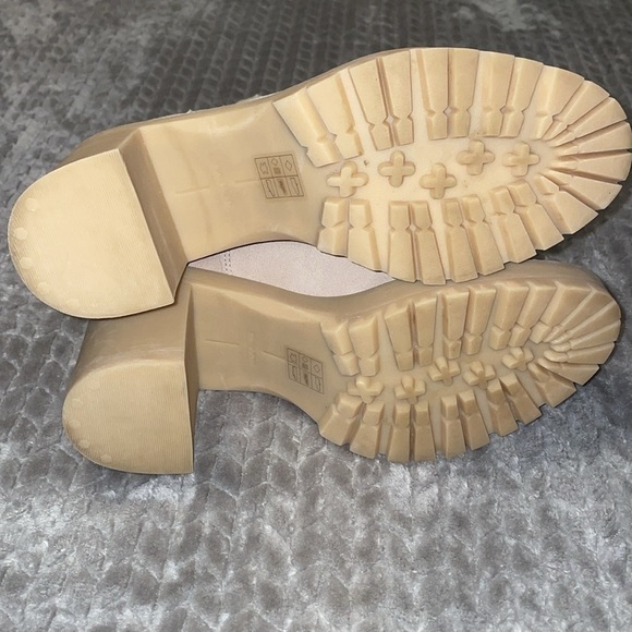 Anthropologie Dolce Vita Waterproof Caster H2O booties in Dune. Size 10. - Picture 11 of 13